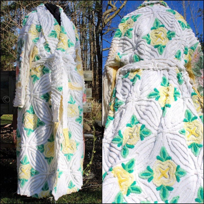 Plush Plus Size Chenille Robe, Upcycled Bathrobe from Cabbage Rose Blooms Vintage Chenille Bedspread, 1X / 2X Large