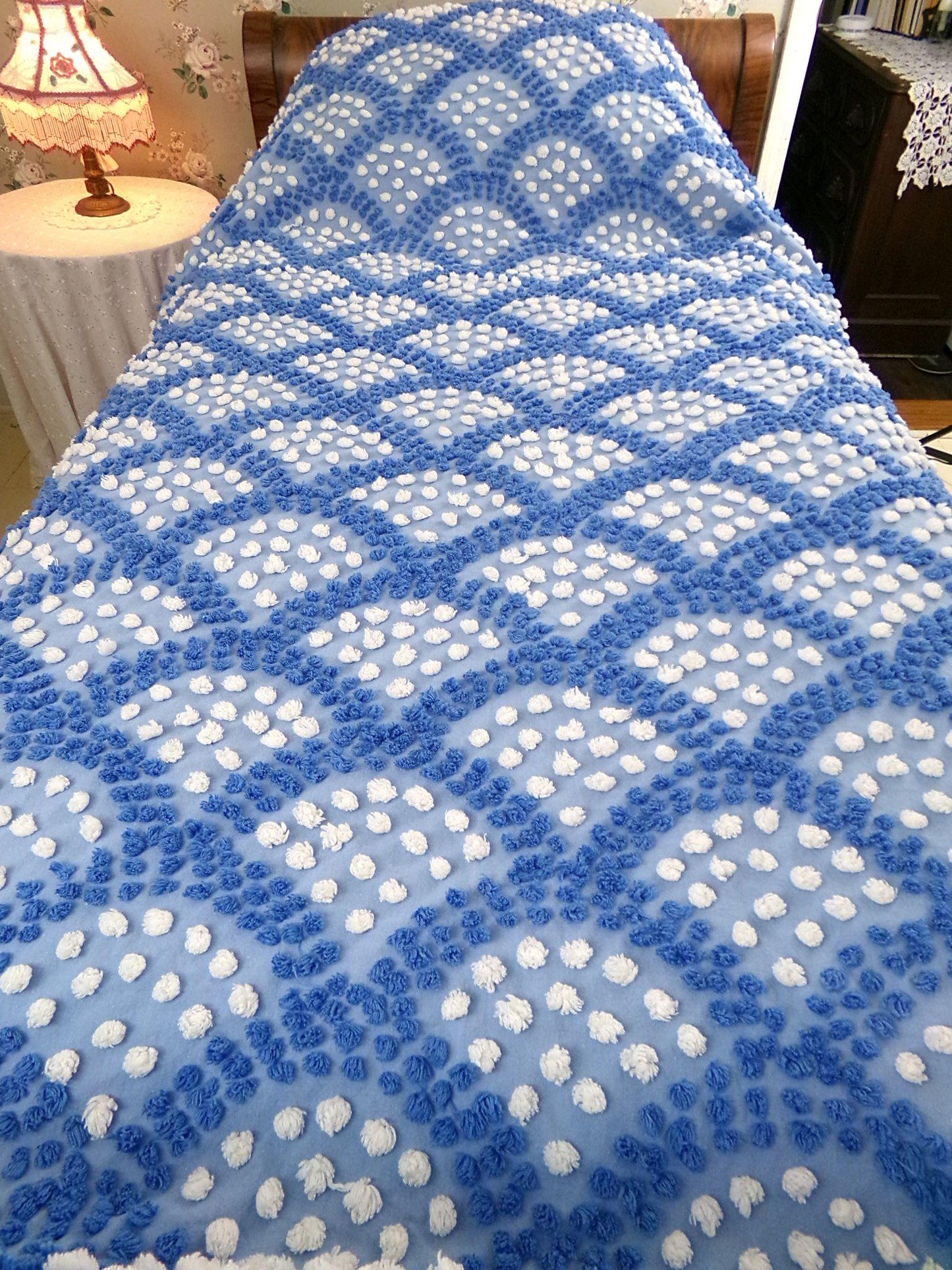 lakeside cottage vintage chenille bedspread, handmade blue & white shell pop scallop design, full size antique cotton bedding pom pom trim