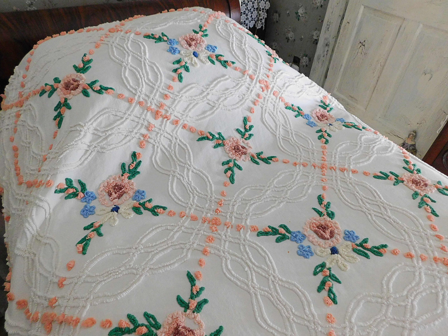 shabby chic chenille bedspread, vintage wildflower daisy rose design, white cotton summer coverlet with peach pops, twin size bedding