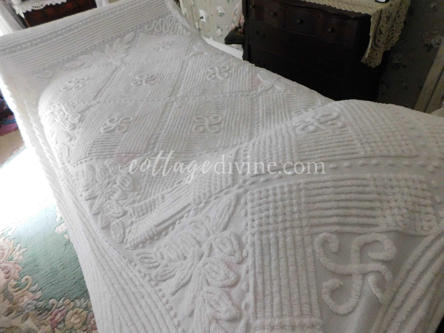 Shabby Seaside Cottage Style 1950s White Vintage Chenille Bedspread, Full Size, Fringe