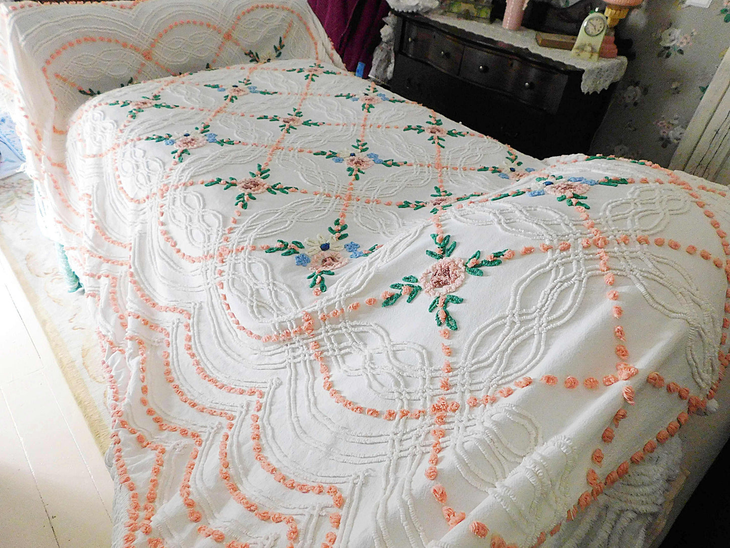 shabby chic chenille bedspread, vintage wildflower daisy rose design, white cotton summer coverlet with peach pops, twin size bedding
