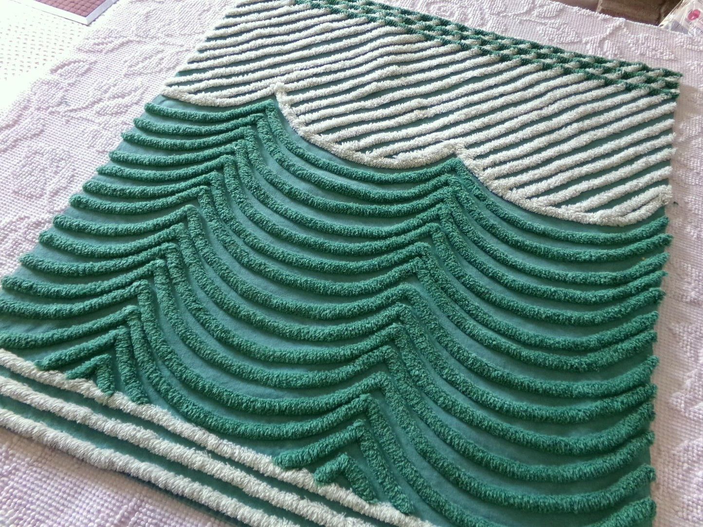 Drama Green Vintage Chenille Fabric, Powerful Swooping Wave Scallops, 20" x 24" inch piece, Great in Quilts, Wall Hangings