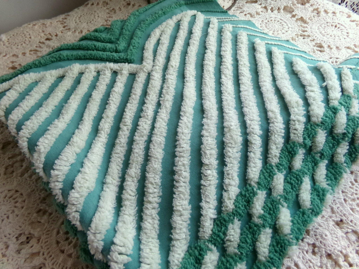 Drama Green Vintage Chenille Fabric, Powerful Swooping Wave Scallops, 20" x 24" inch piece, Great in Quilts, Wall Hangings