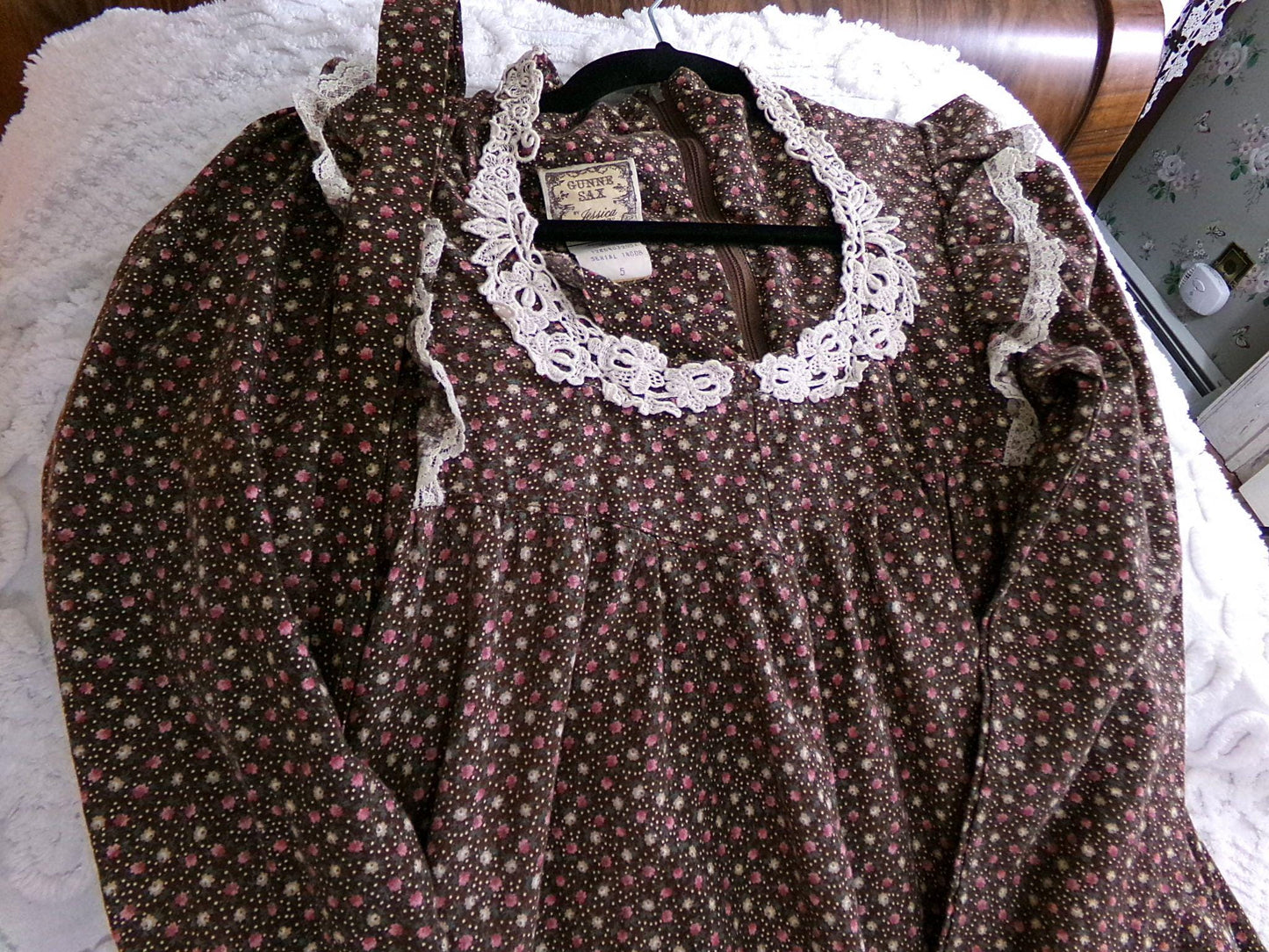 whimsical woodland fairy vintage Gunne Sax dress, cute 1970s prairie style midi brown cotton calico print, XXS