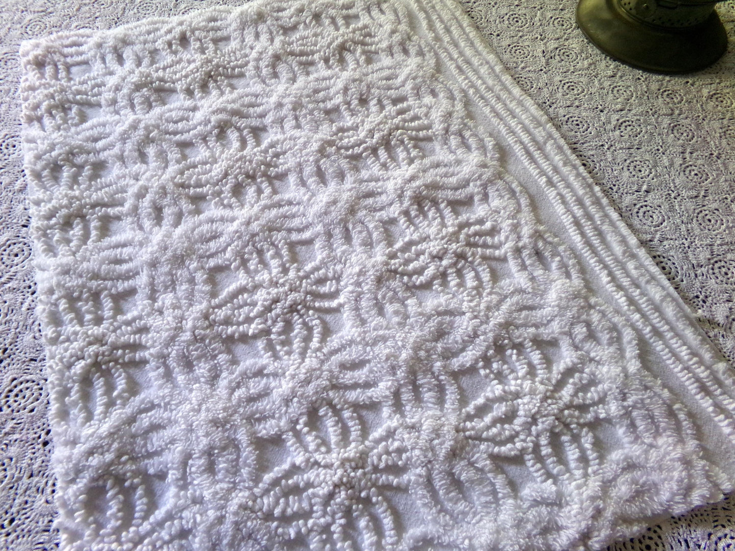 Exquisite Vintage Chenille Fabric, Elaborate 15.5" x 20" inch Piece, Intricate Needletufting in Wedding Ring Pattern