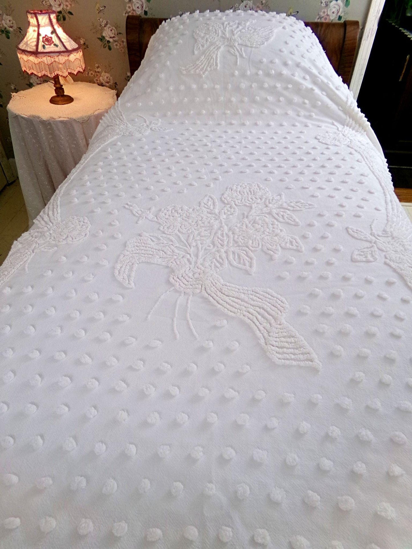romantic farmhouse style white vintage chenille bedspread, roses, dots & swag bows, twin size cotton summer coverlet