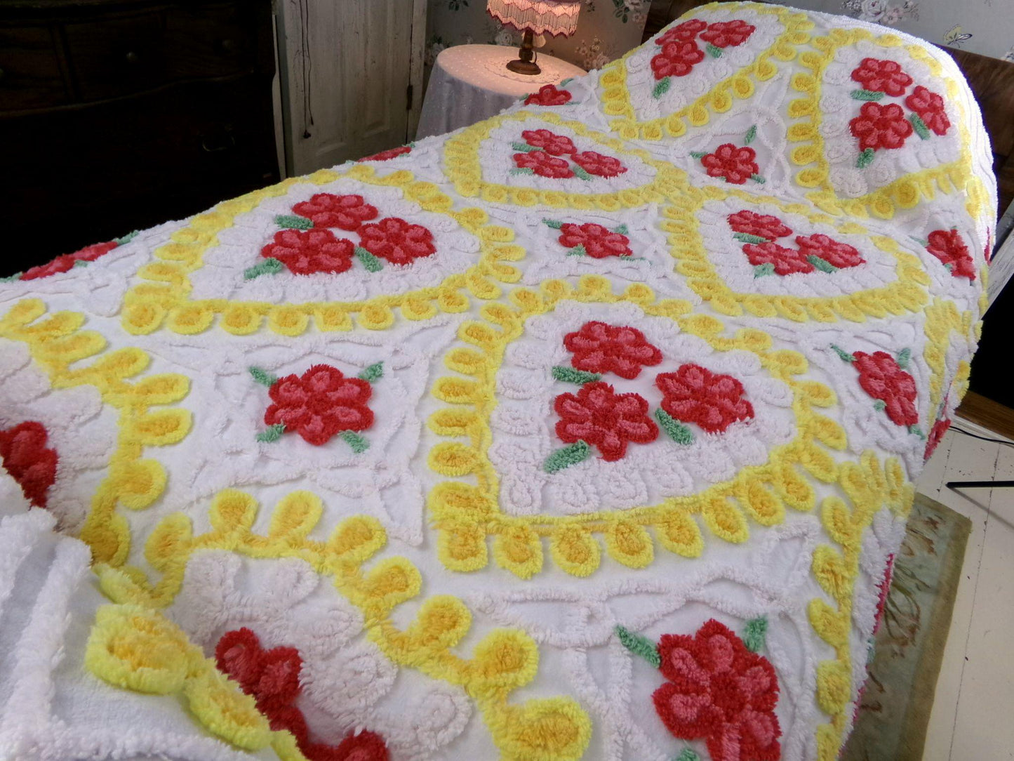 sweetheart vintage chenille bedspread with brilliant hearts, roses & curlicue swirls on white 100% cotton, MCM aesthetic, FULL size bedding