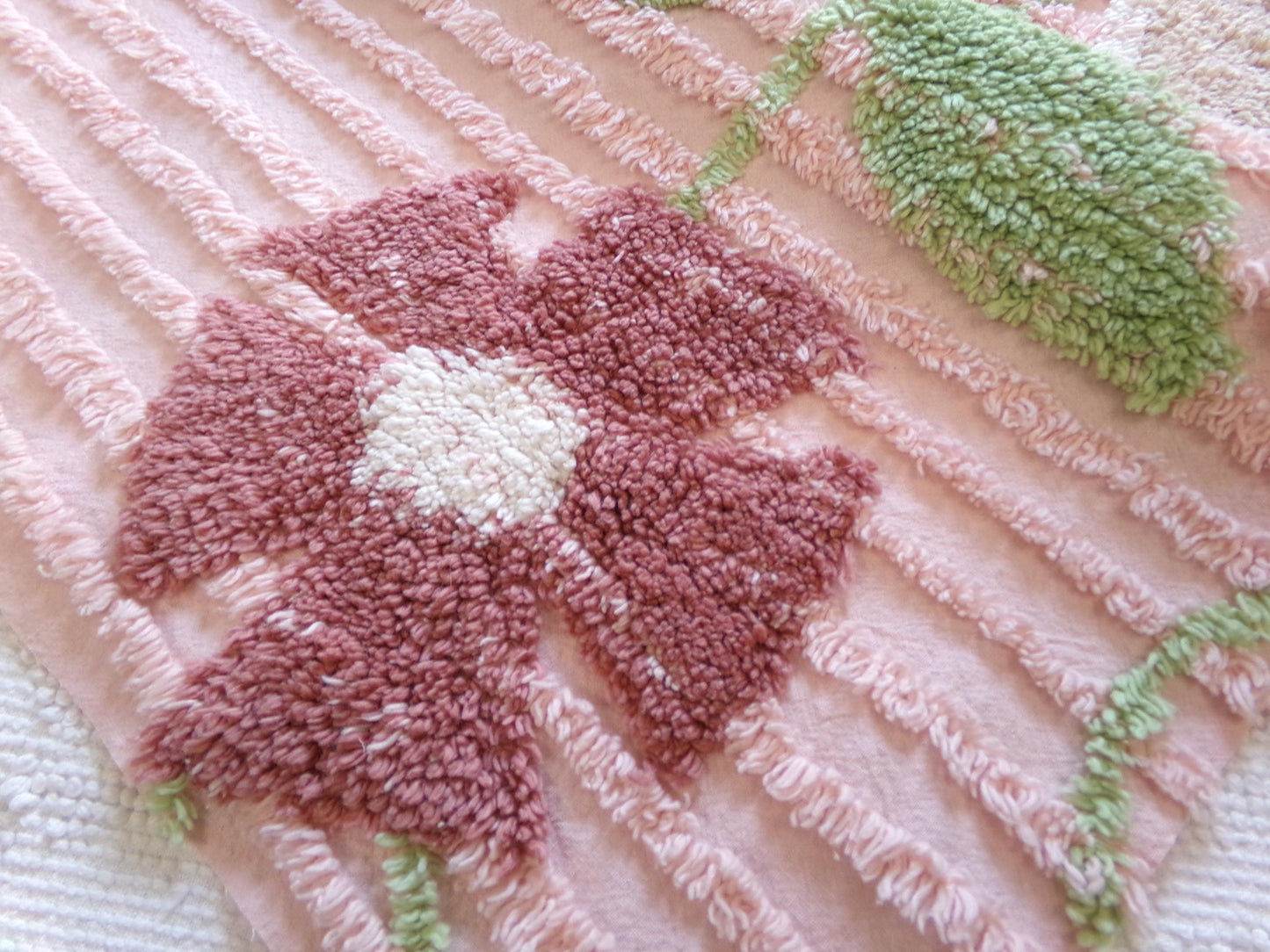 big daisies pink vintage style chenille fabric, thickly tufted flowers, 22"x 37" inch piece of quilt & sewing material, great for pillow