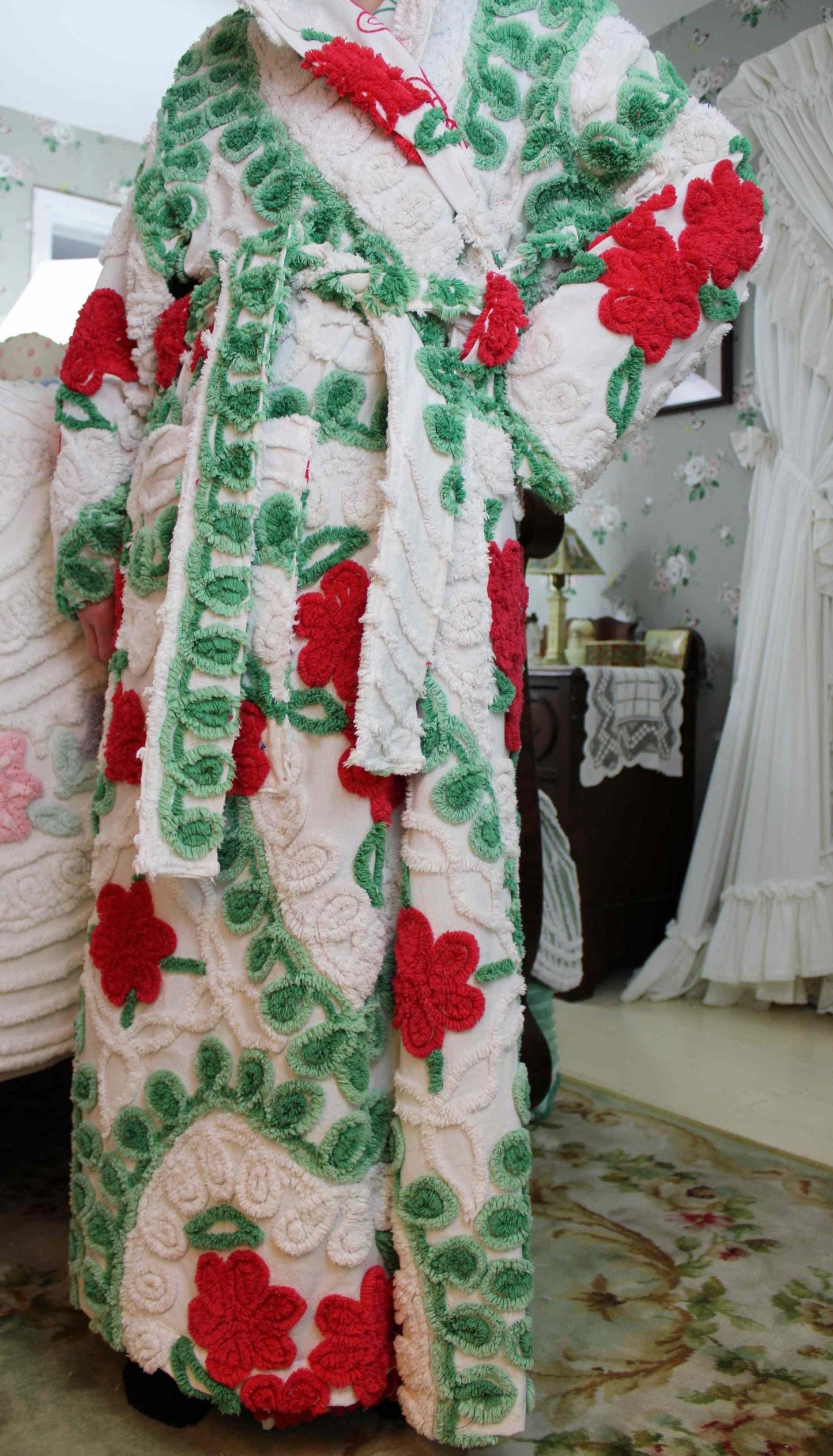 Winter Rose HOODED Chenille Robe, Green Hearts & Red Roses Bathrobe Upcycled from Vintage Midcentury Chenille Bedspread, Medium Large