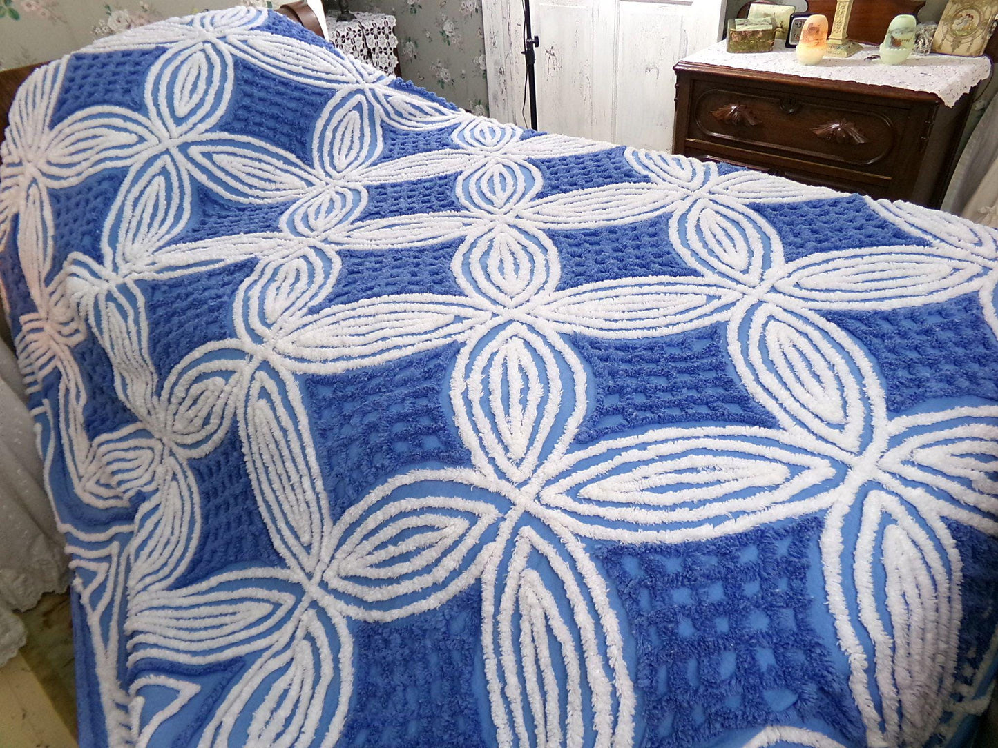 coastal style chenille bedding, full size vintage cotton bedspread in dominant blue & white wedding ring design