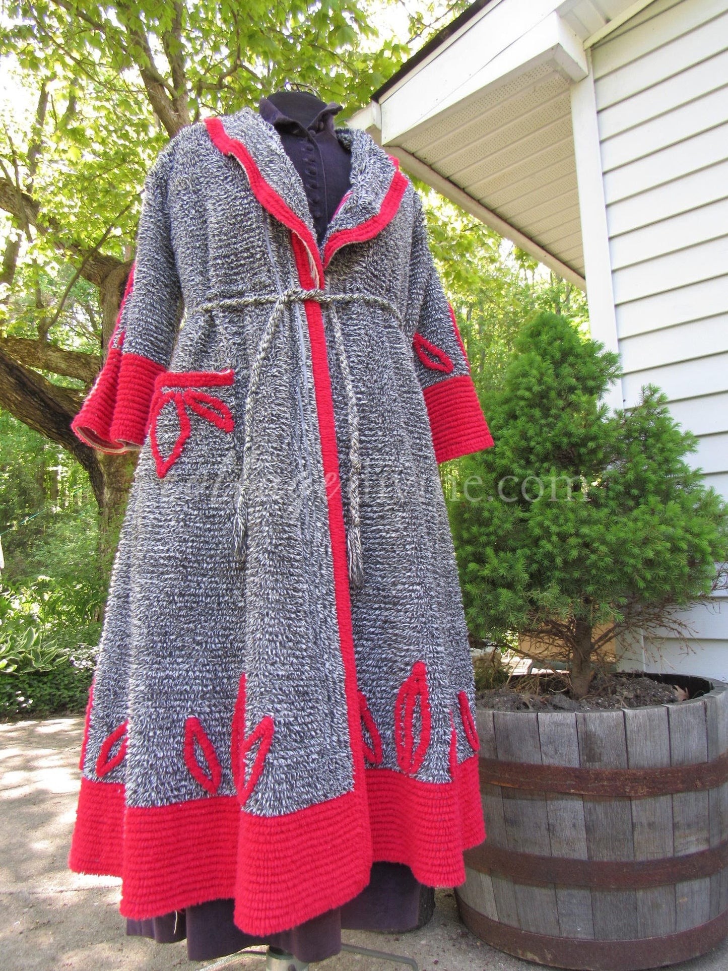Salt & Pepper Siren Vintage Chenille Robe, Red Hot Statement Bathrobe with Kimono Sleeves, XS, Rare Petite Size