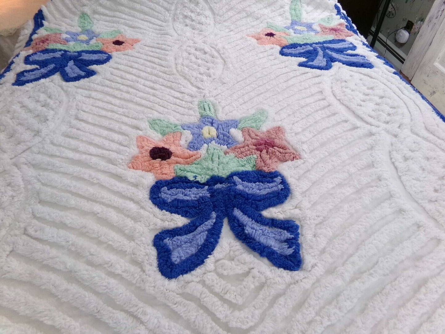 Charming Vintage Chenille Bedspread Plush Bow Flower Bouquets, Twin Size Bedding
