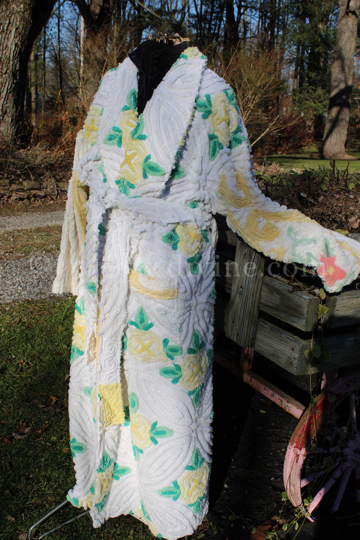 Plush Plus Size Chenille Robe, Upcycled Bathrobe from Cabbage Rose Blooms Vintage Chenille Bedspread, 1X / 2X Large