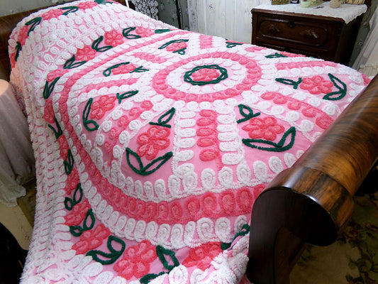 Wheel 'o Pink Vintage Chenille Bedspread, Plush Spoke Rose Floral Design, Fluffy Full Size Cotton Bedding