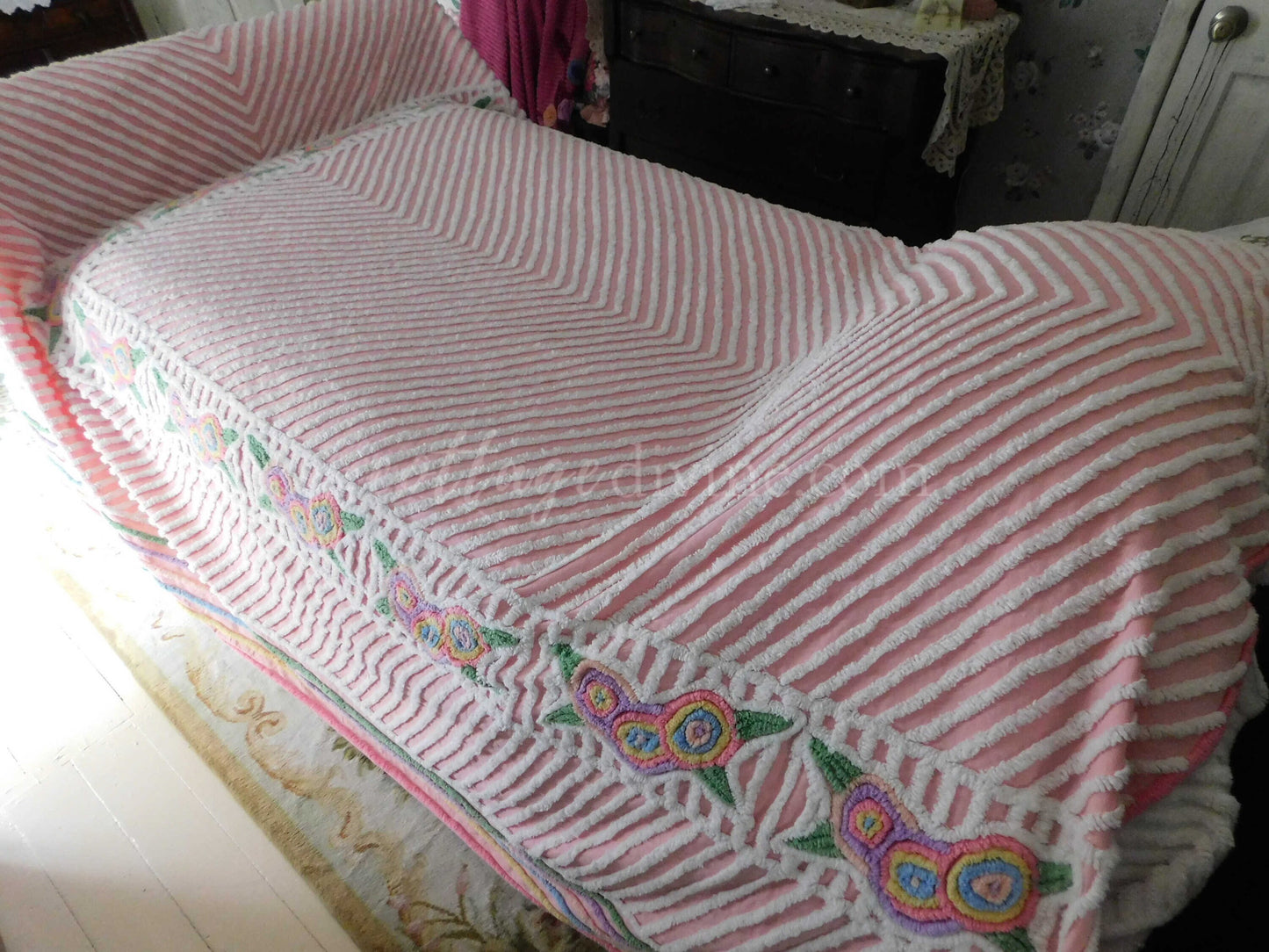 Rainbow Rose Vintage Chenille Bedspread, Cottage Style Plush Pink & White Chevron Design, Full Size