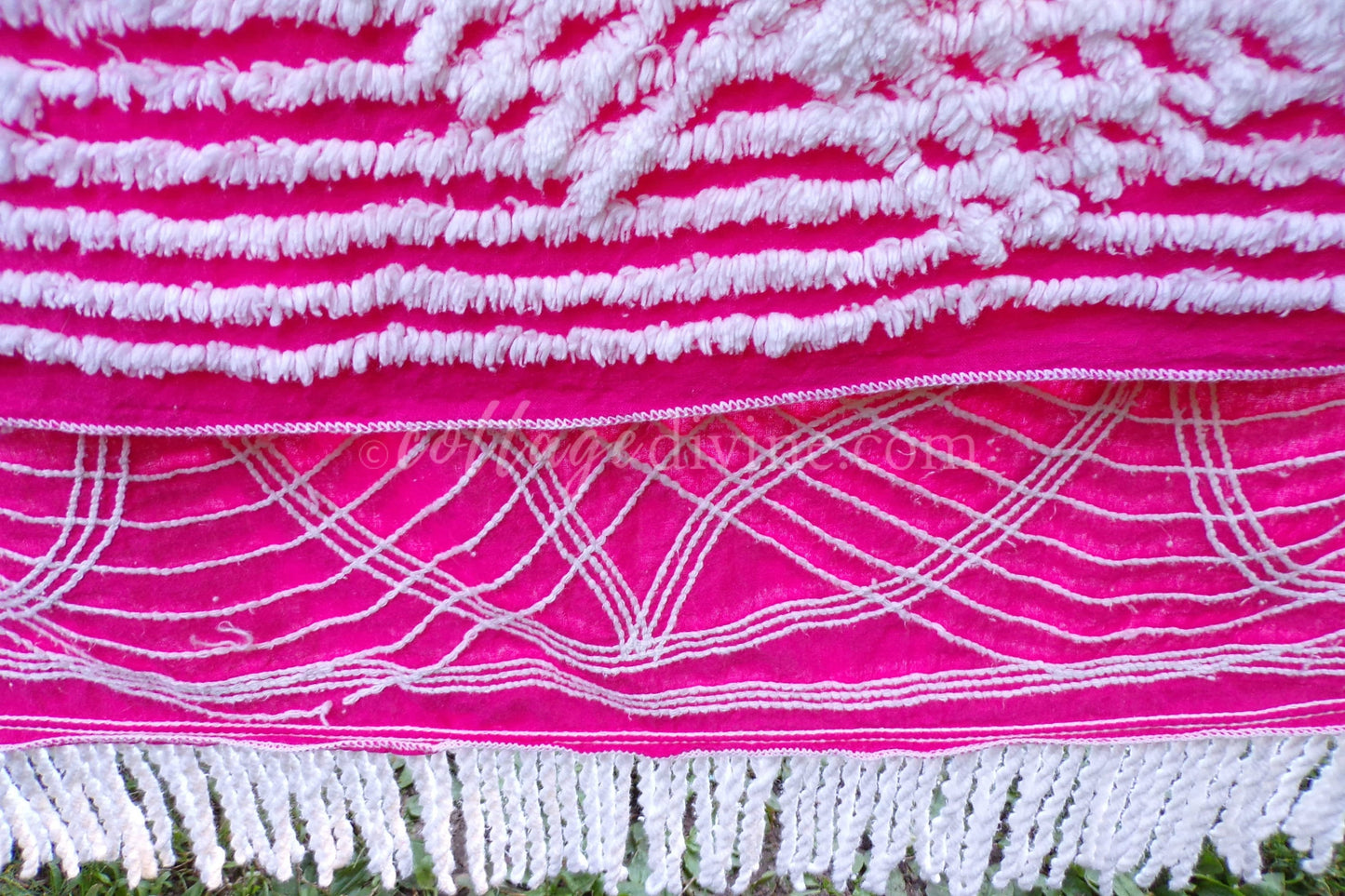 feisty fairy pink fluffy vintage chenille bedspread with white wedding rings & accent fringe, soft cotton full size bedding