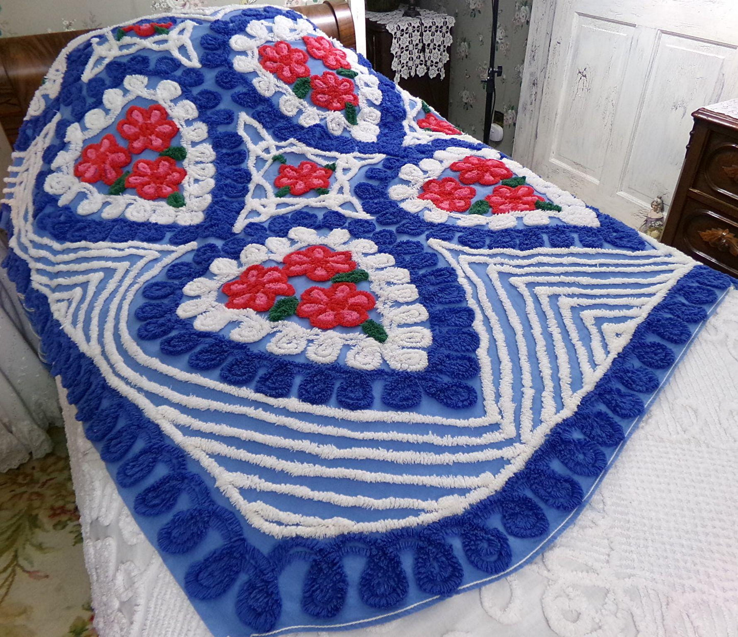 American Spirit Vintage Chenille Bedspread with Brilliant Red Roses in Blue & White Hearts, Full Size Bedding
