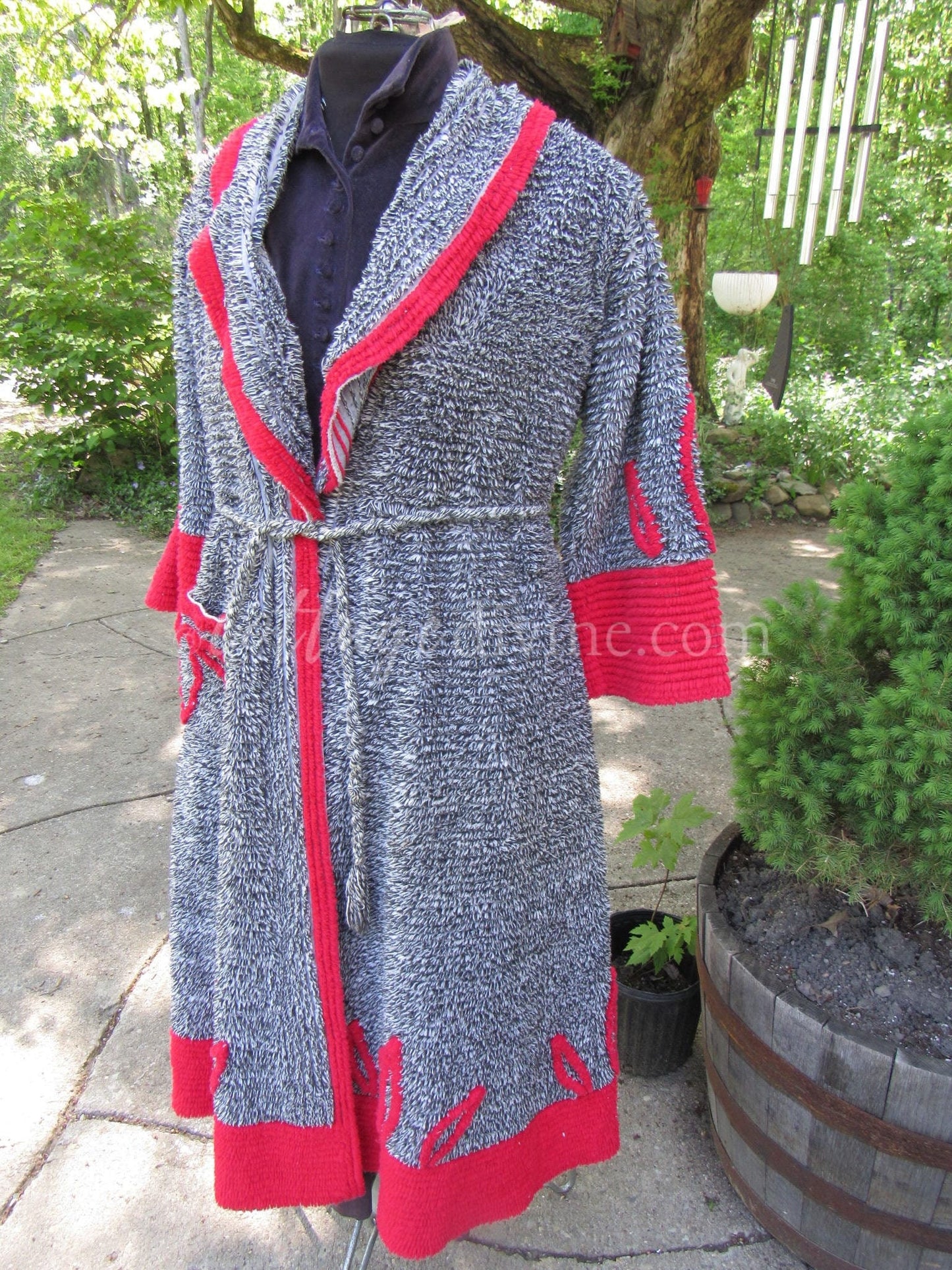 Salt & Pepper Siren Vintage Chenille Robe, Red Hot Statement Bathrobe with Kimono Sleeves, XS, Rare Petite Size