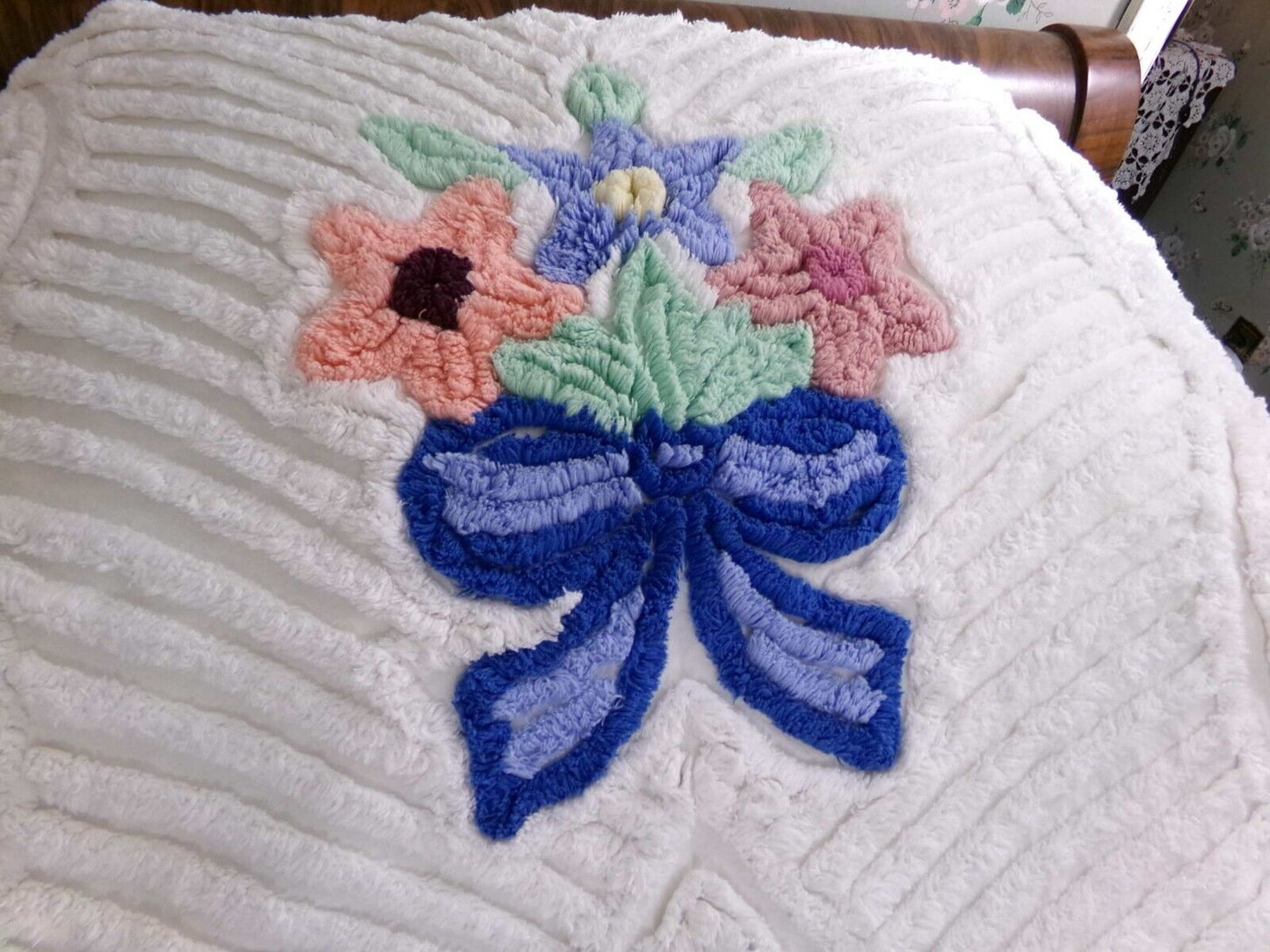 Charming Vintage Chenille Bedspread Plush Bow Flower Bouquets, Twin Size Bedding