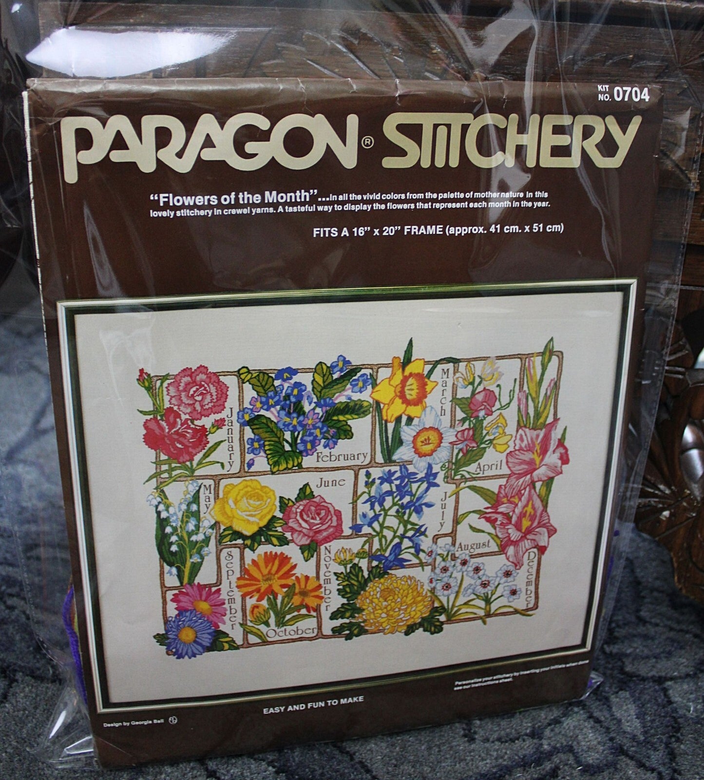 FLOWERS of the MONTH Vtg Crewel Embroidery Kit Floral Paragon Stitchery 0704