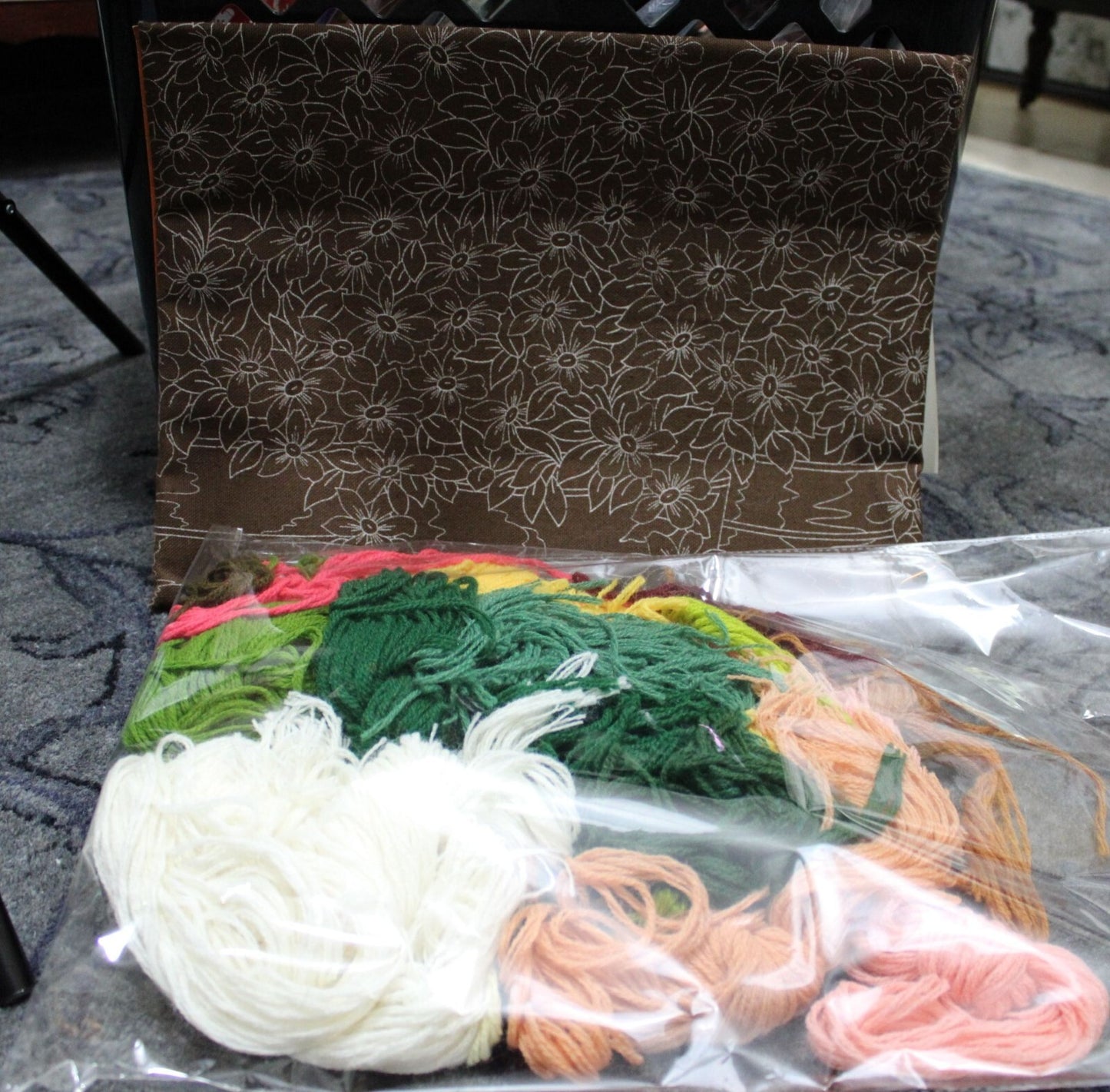 Vintage "FLOWER PAINTING" Crewel Embroidery Kit Huge Rare Paragon Stitchery 0710