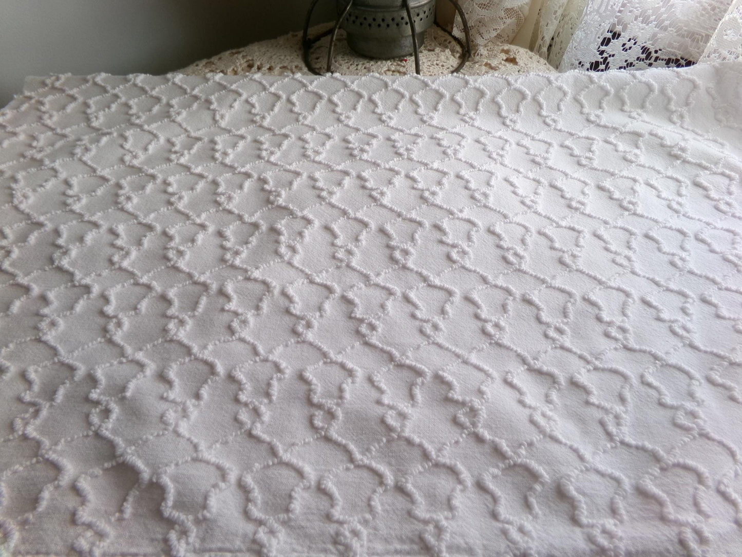textured white chenille fabric, chain link design with pink bead tuft edge, 20" x 25" inches, ideal quilt sewing material