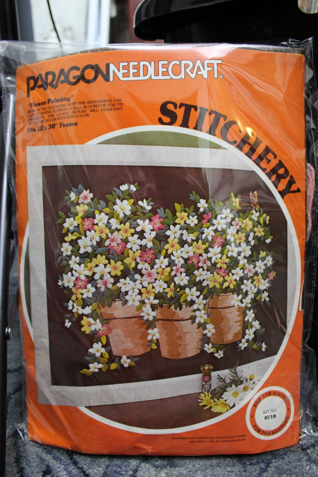 Vintage "FLOWER PAINTING" Crewel Embroidery Kit Huge Rare Paragon Stitchery 0710