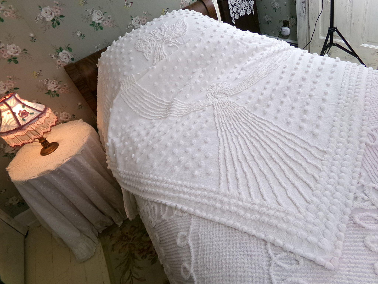 romantic farmhouse style white vintage chenille bedspread, roses, dots & swag bows, twin size cotton summer coverlet