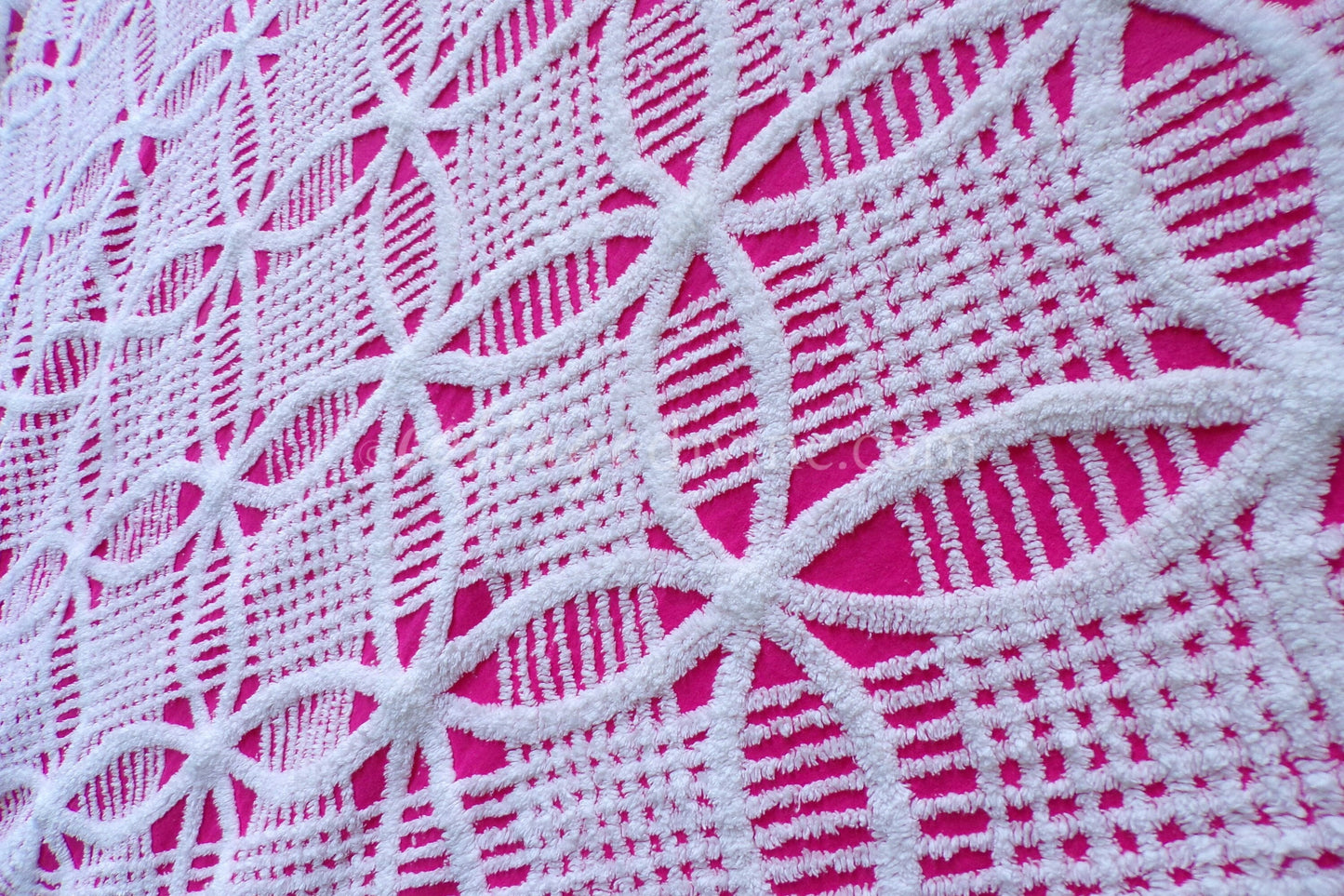 feisty fairy pink fluffy vintage chenille bedspread with white wedding rings & accent fringe, soft cotton full size bedding