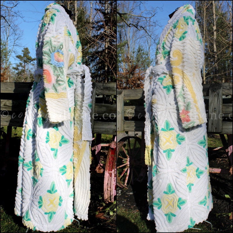 Plush Plus Size Chenille Robe, Upcycled Bathrobe from Cabbage Rose Blooms Vintage Chenille Bedspread, 1X / 2X Large