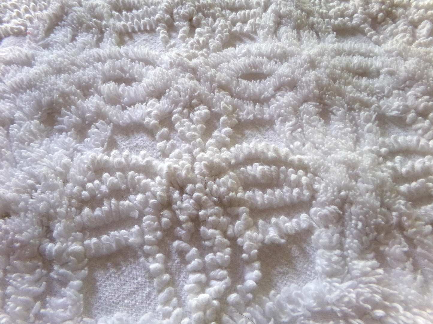 Exquisite Vintage Chenille Fabric, Elaborate 15.5" x 20" inch Piece, Intricate Needletufting in Wedding Ring Pattern
