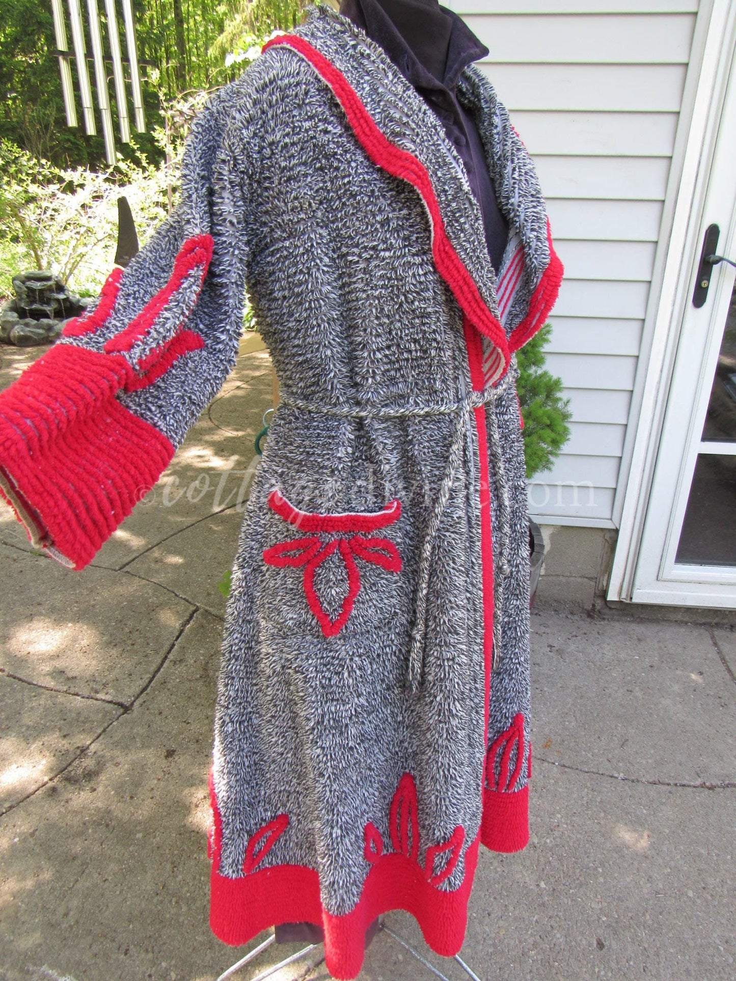 Salt & Pepper Siren Vintage Chenille Robe, Red Hot Statement Bathrobe with Kimono Sleeves, XS, Rare Petite Size