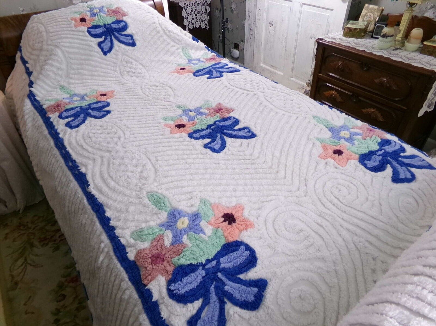 Charming Vintage Chenille Bedspread Plush Bow Flower Bouquets, Twin Size Bedding