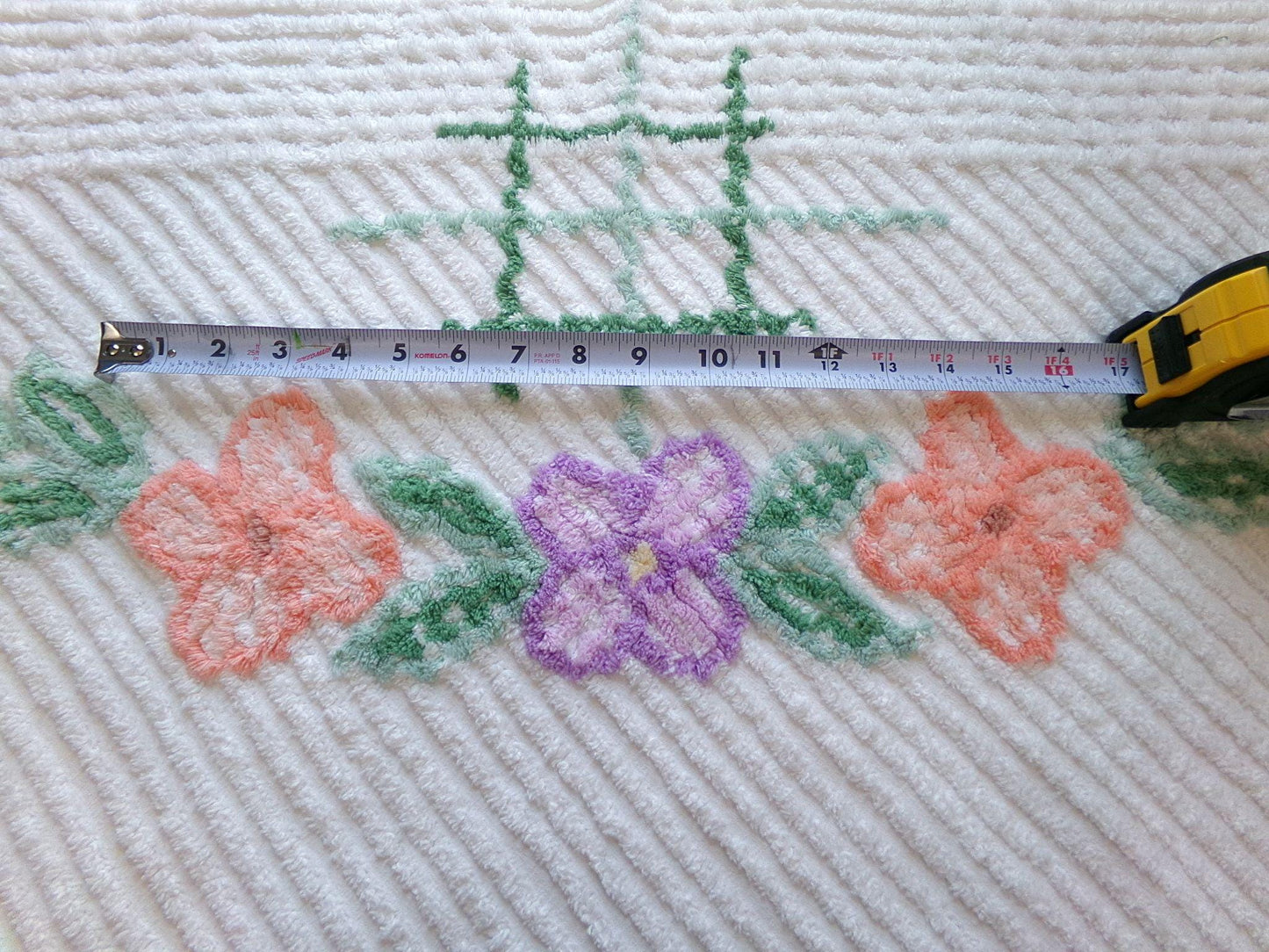 Pretty Vintage Chenille Fabric - Soft & Textured for Your Creative Projects, 21" x 28" Piece of Sewing Material Ideal for Quilts, Pillows