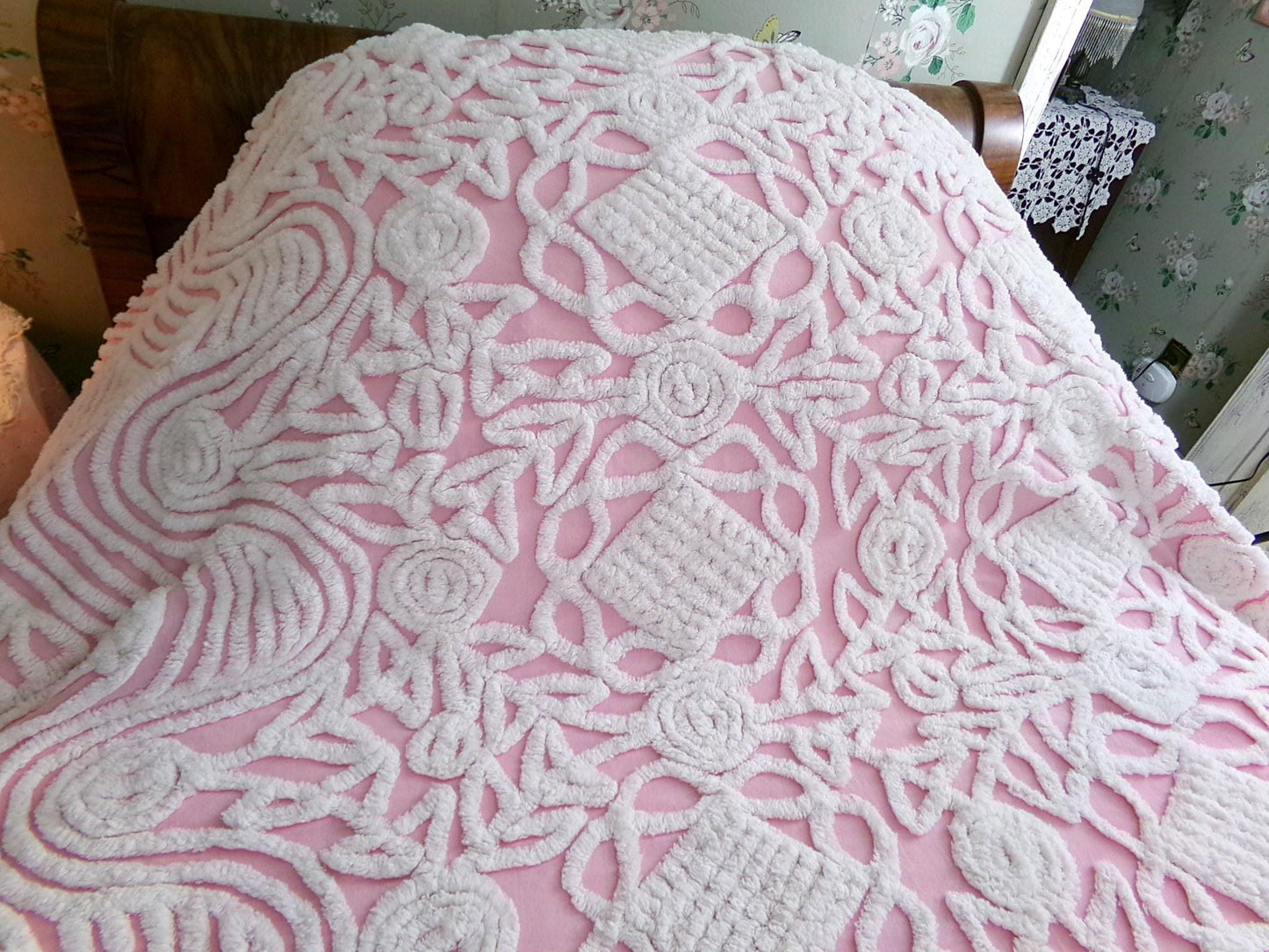 shabby pink fantasy cottage chenille bedspread, vintage white rose tufted full size cotton bedding