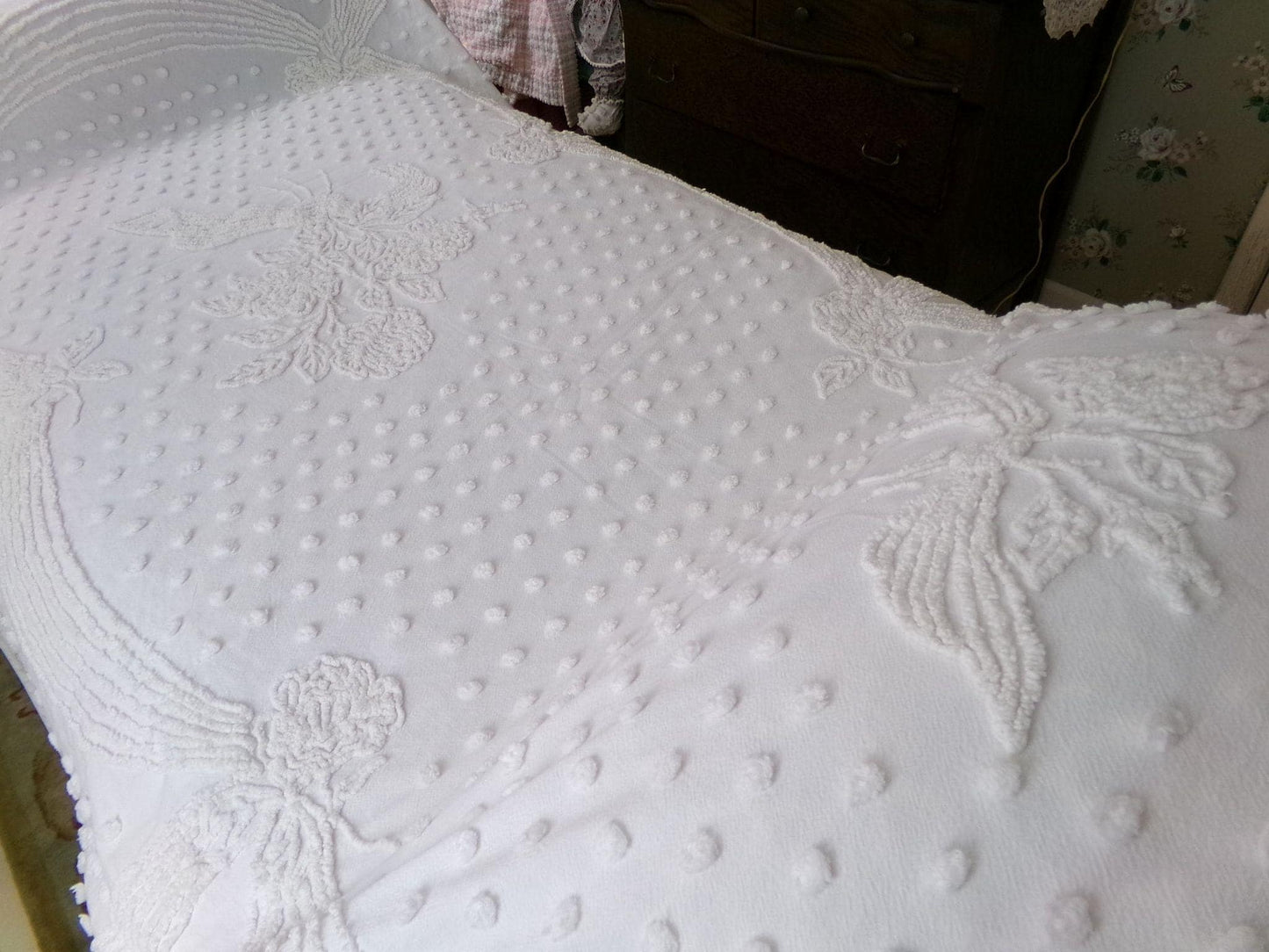 romantic farmhouse style white vintage chenille bedspread, roses, dots & swag bows, twin size cotton summer coverlet