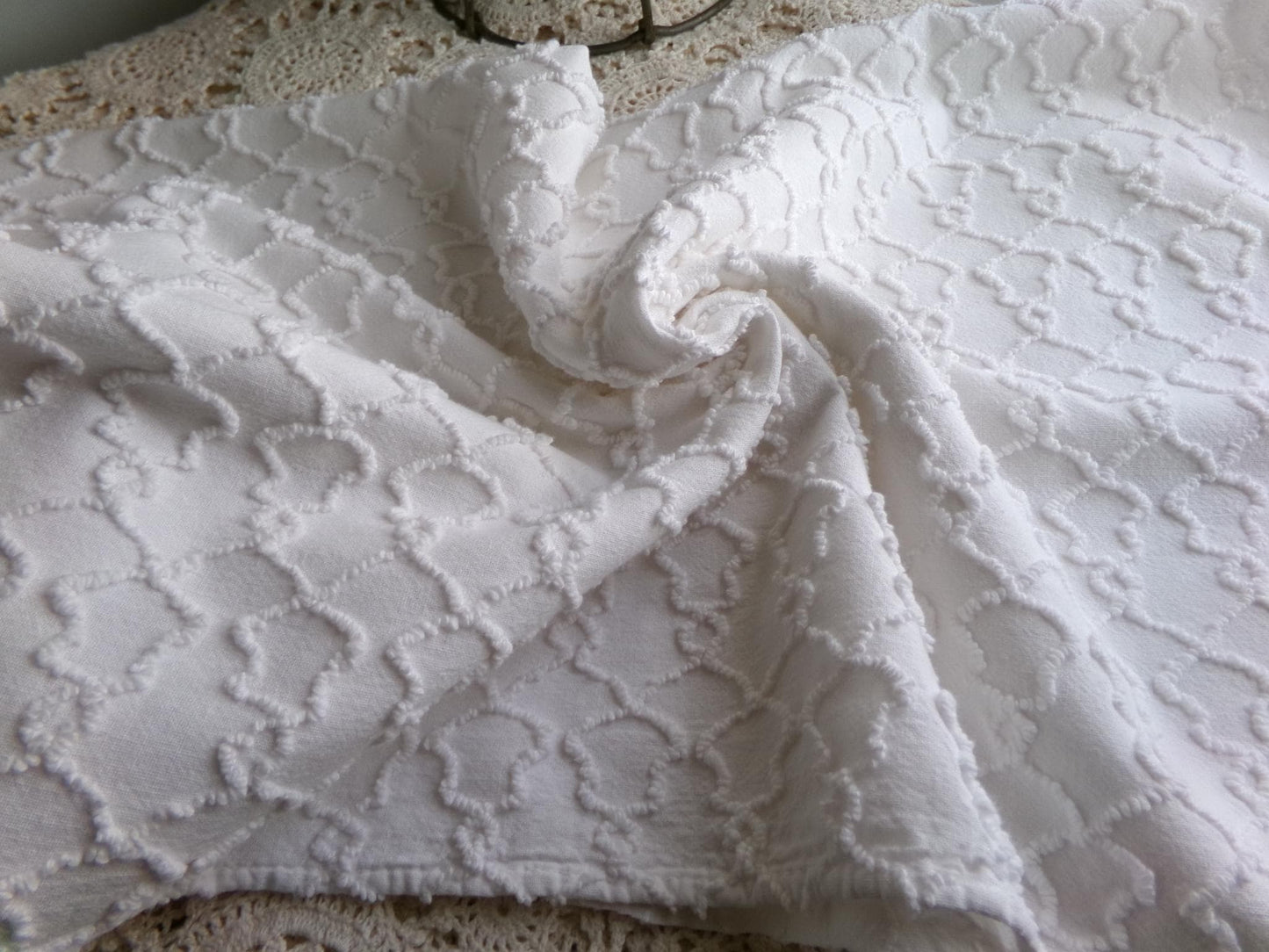 textured white chenille fabric, chain link design with pink bead tuft edge, 20" x 25" inches, ideal quilt sewing material