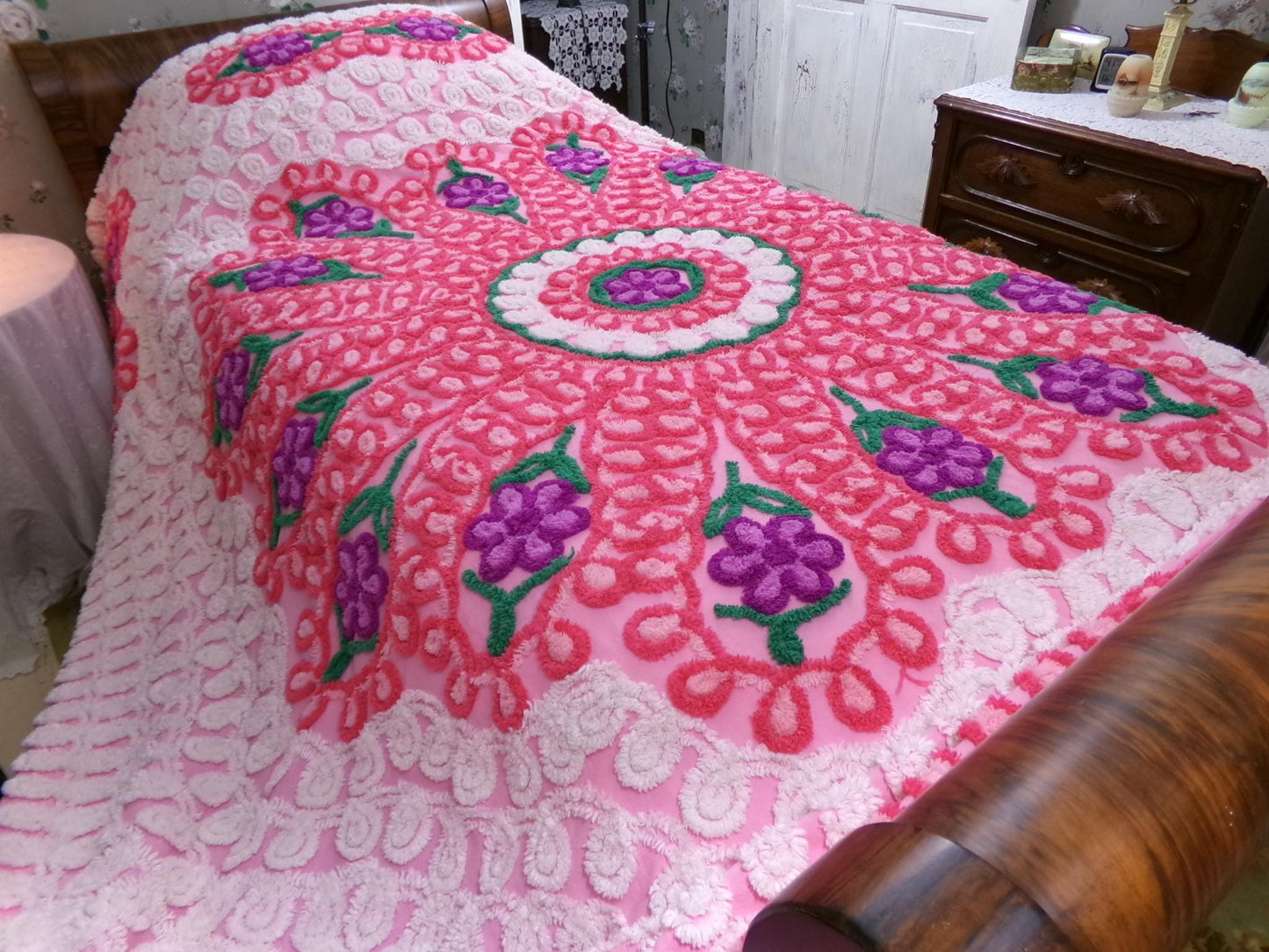 cupcake pink vintage chenille bedspread, spectacular lush cake frosting tufts, 100% plush cotton coverlet, full size bedding
