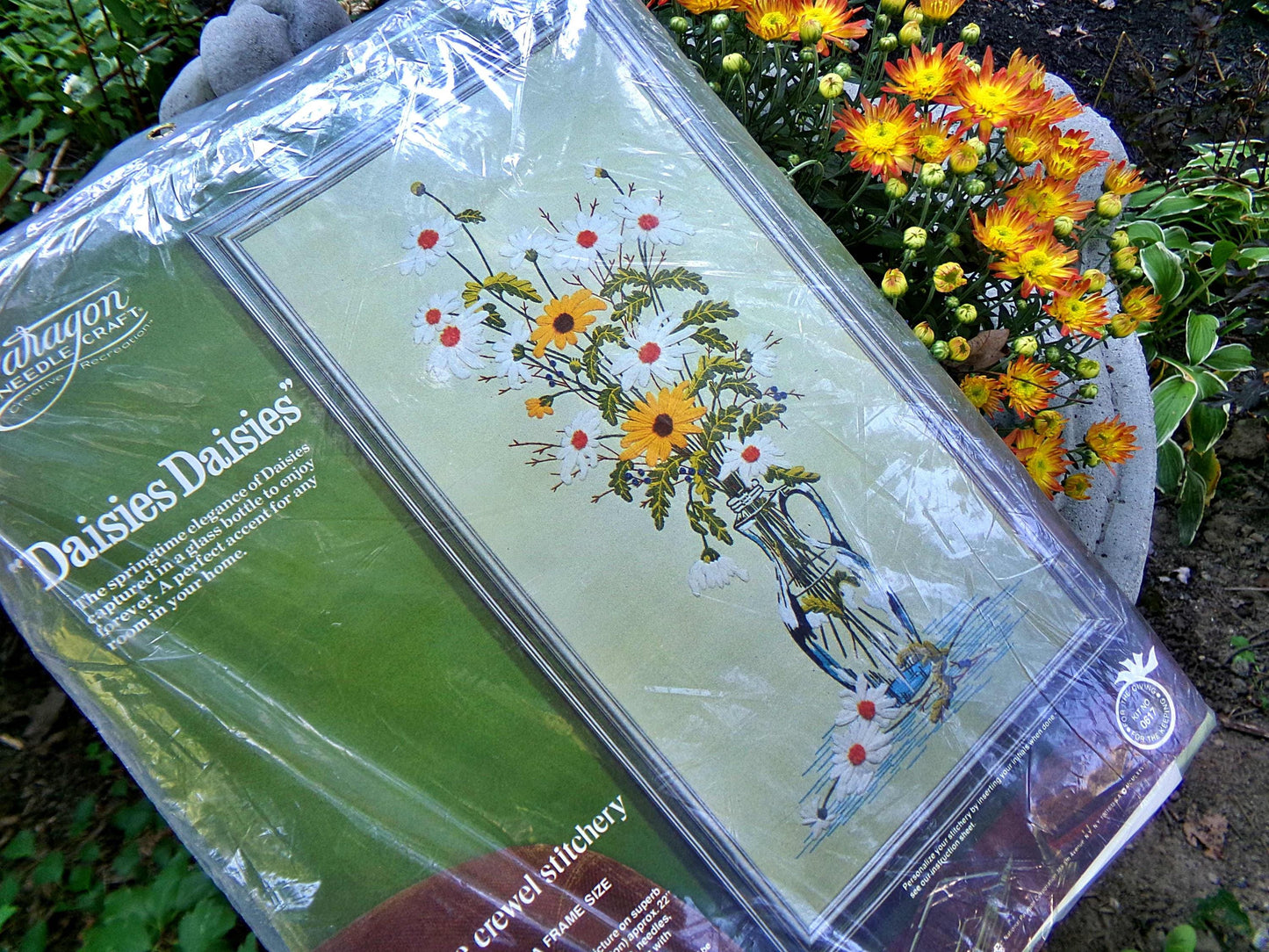 DAISIES DAISIES Crewel Embroidery Kit, Vintage 0617 Paragon Needlecraft Stitchery, Boho Style Wall Hanging, Adele Veres Design
