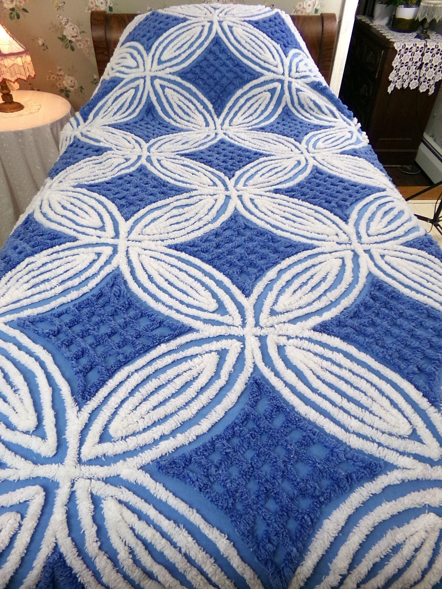 coastal style chenille bedding, full size vintage cotton bedspread in dominant blue & white wedding ring design