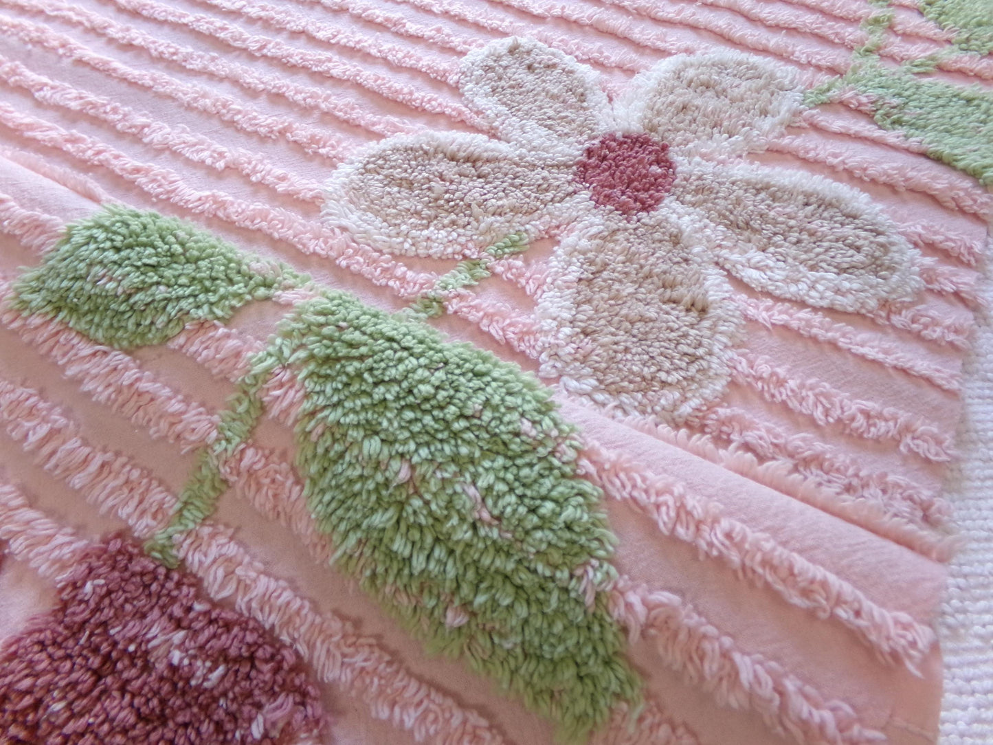 big daisies pink vintage style chenille fabric, thickly tufted flowers, 22"x 37" inch piece of quilt & sewing material, great for pillow