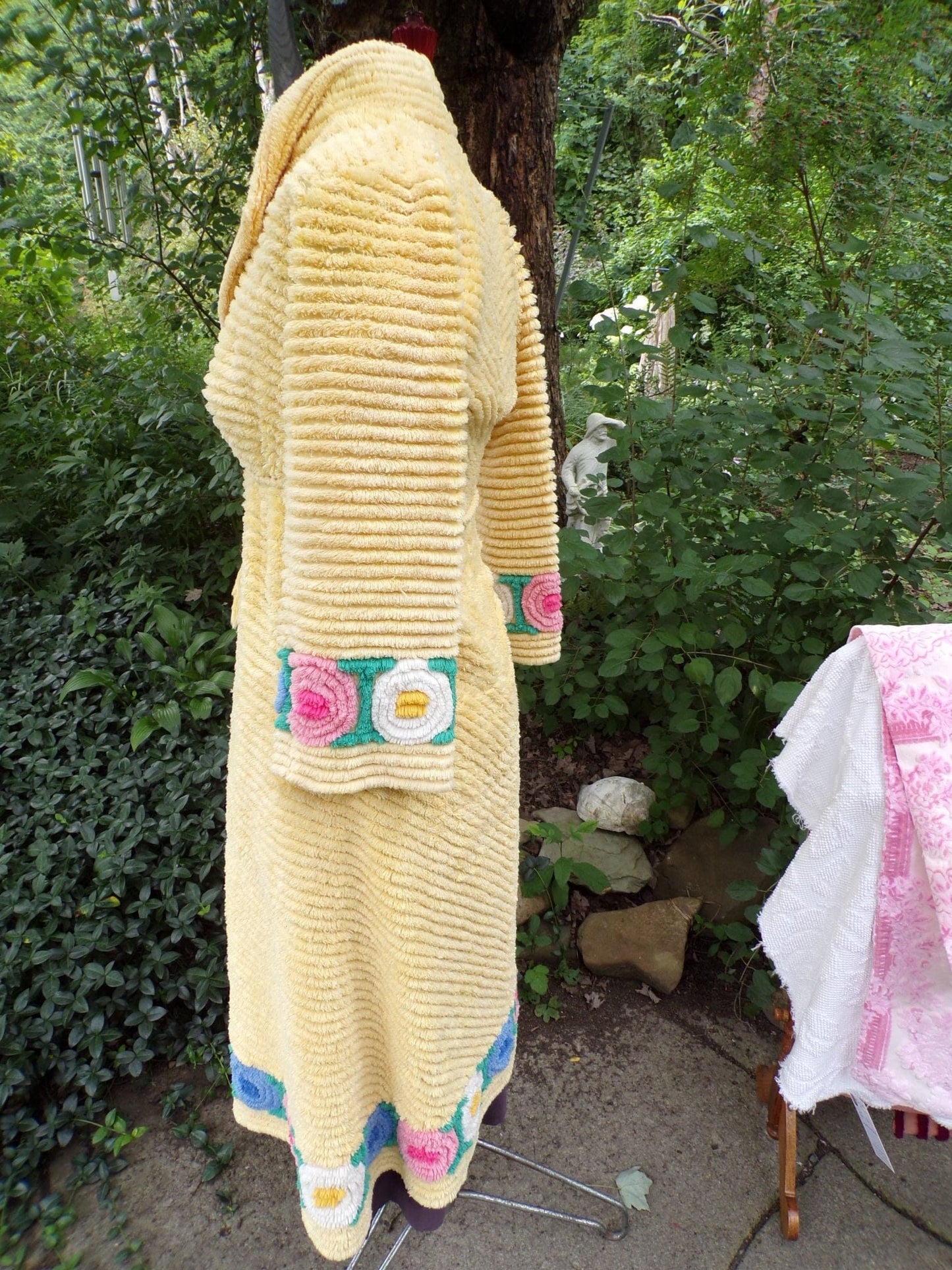 Vintage Ladies Robe, Plush Lollipop Roses on Cheerful Yellow, Retro Chenille Bedspread Bathrobe, Very Small