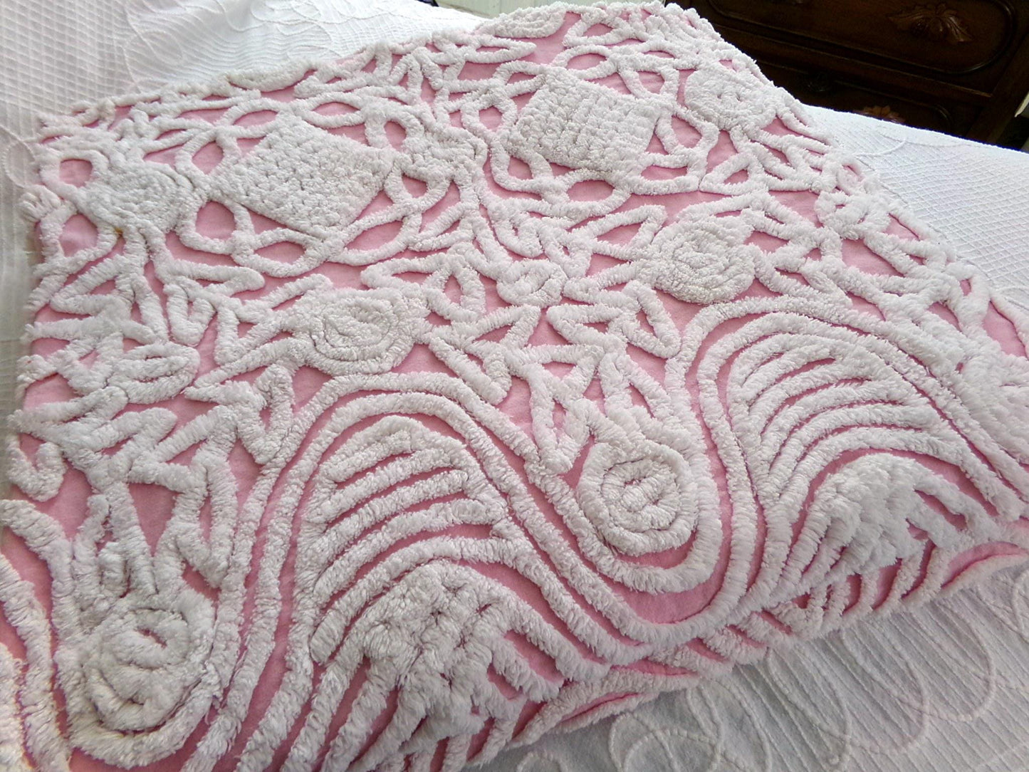 shabby pink fantasy cottage chenille bedspread, vintage white rose tufted full size cotton bedding