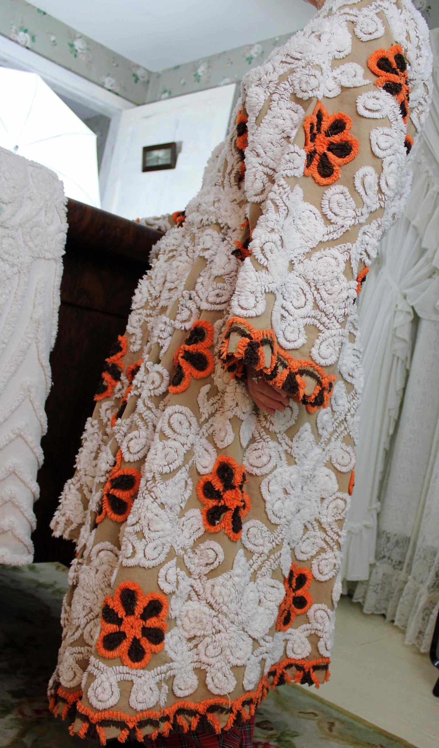 Unisex Kimono Style Chenille Robe, PUMPKIN SPICE Plush Bathrobe Upcycled from Vintage Chenille Bedspread in Creamy Mocha Swirl, Sz XL 1X
