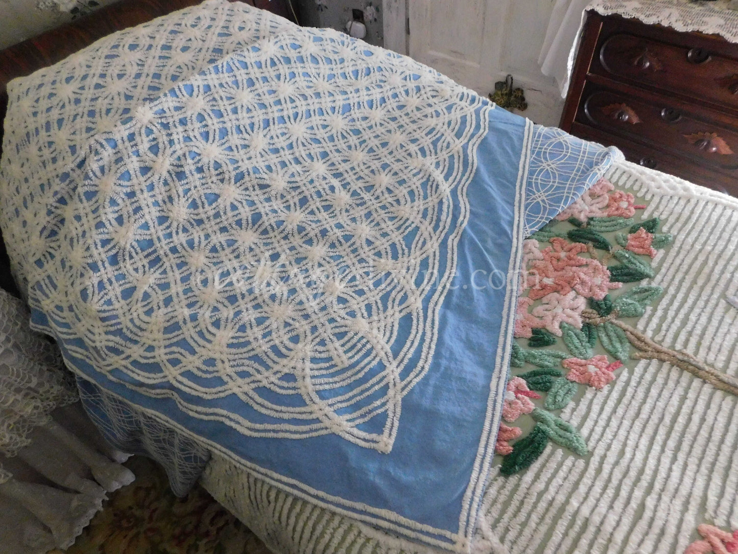 Classic Coastal Cottage Vintage Blue & White Tufted Chenille Bedspread, Twin Size