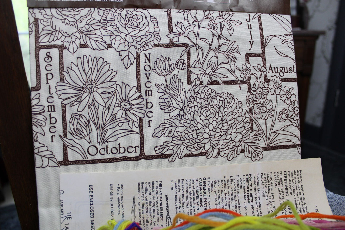 FLOWERS of the MONTH Vtg Crewel Embroidery Kit Floral Paragon Stitchery 0704
