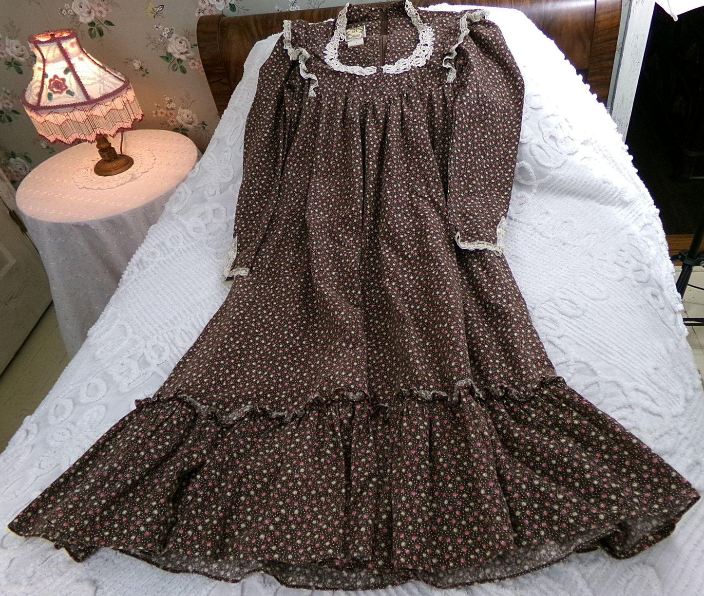 whimsical woodland fairy vintage Gunne Sax dress, cute 1970s prairie style midi brown cotton calico print, XXS