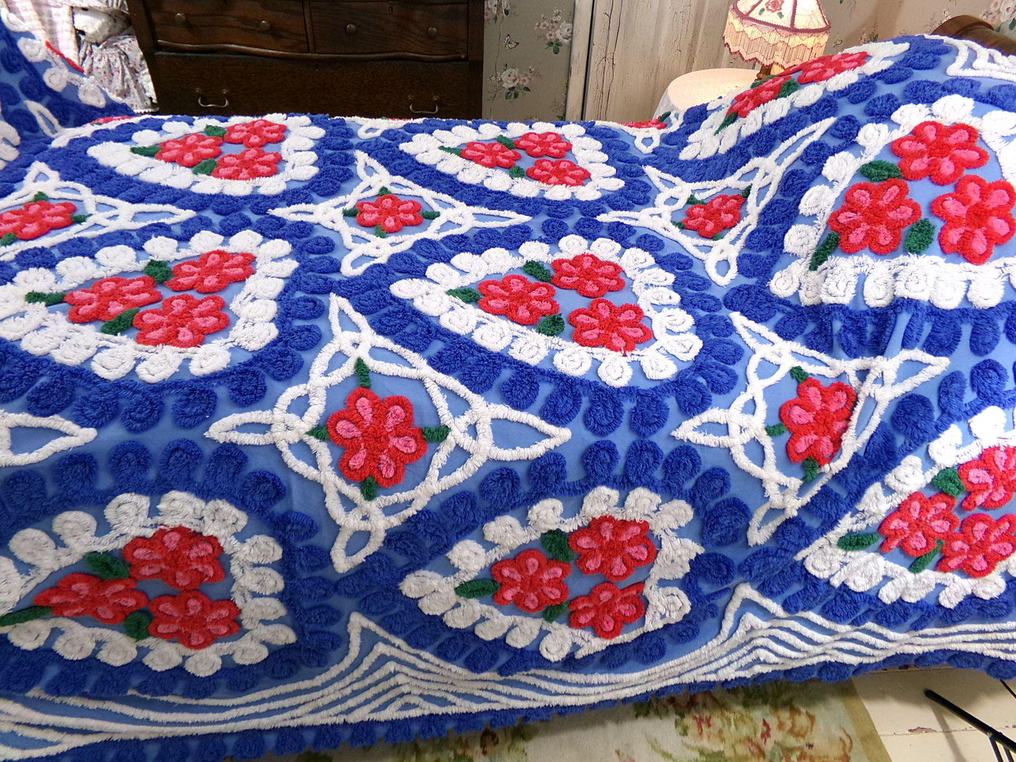 American Spirit Vintage Chenille Bedspread with Brilliant Red Roses in Blue & White Hearts, Full Size Bedding