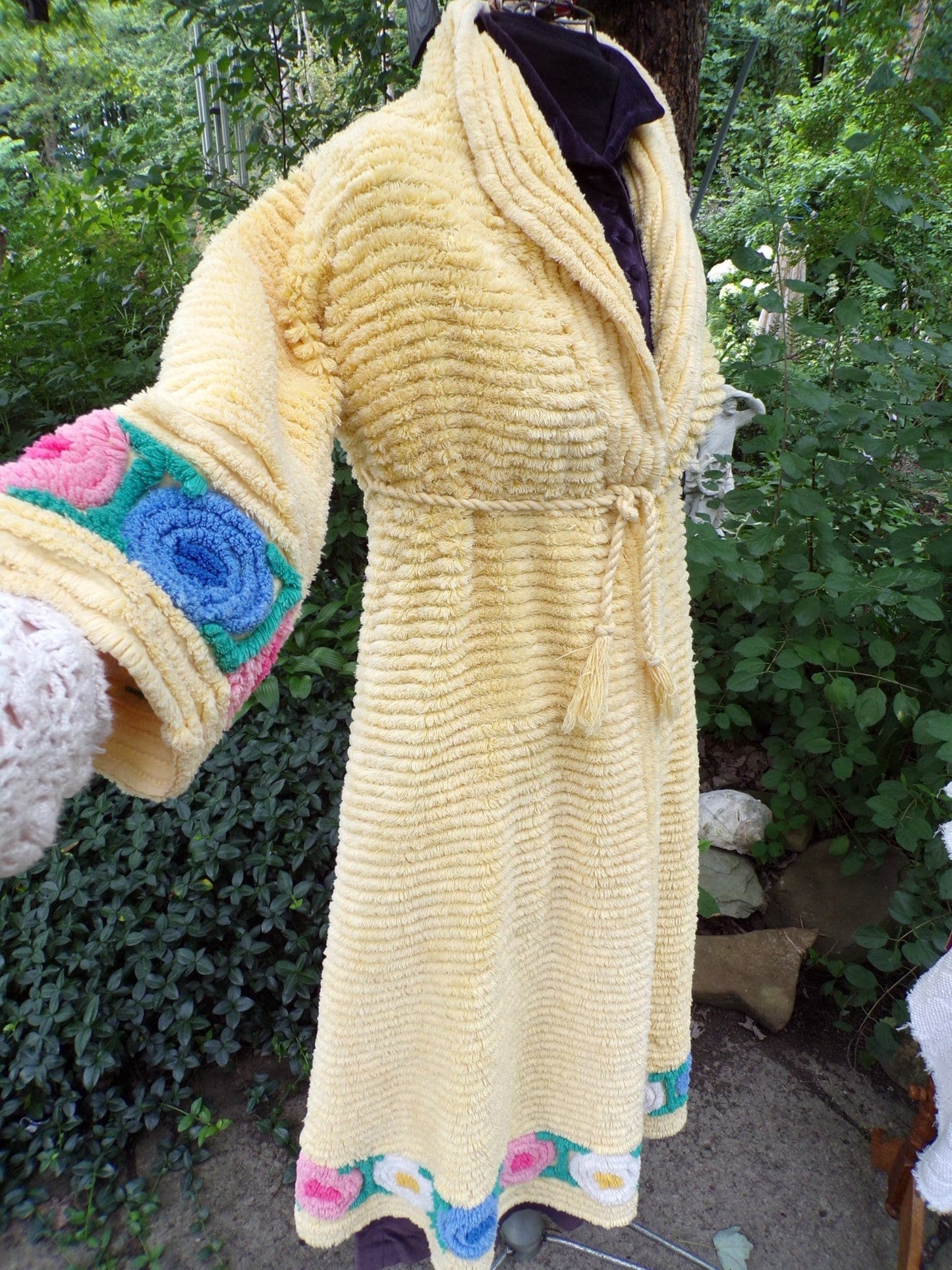 Vintage Ladies Robe, Plush Lollipop Roses on Cheerful Yellow, Retro Chenille Bedspread Bathrobe, Very Small