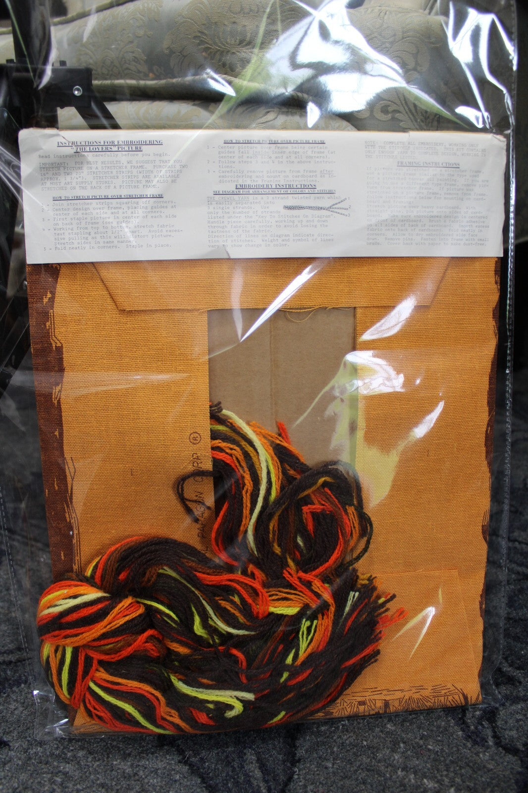 Vtg THE LOVERS Crewel Embroidery Kit Hippie Romance Paragon Stitchery 0319